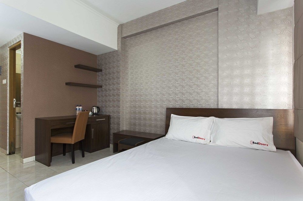 Reddoorz Apartment @ Margonda Residence Depok Extérieur photo