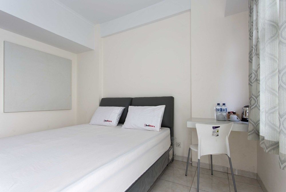Reddoorz Apartment @ Margonda Residence Depok Extérieur photo